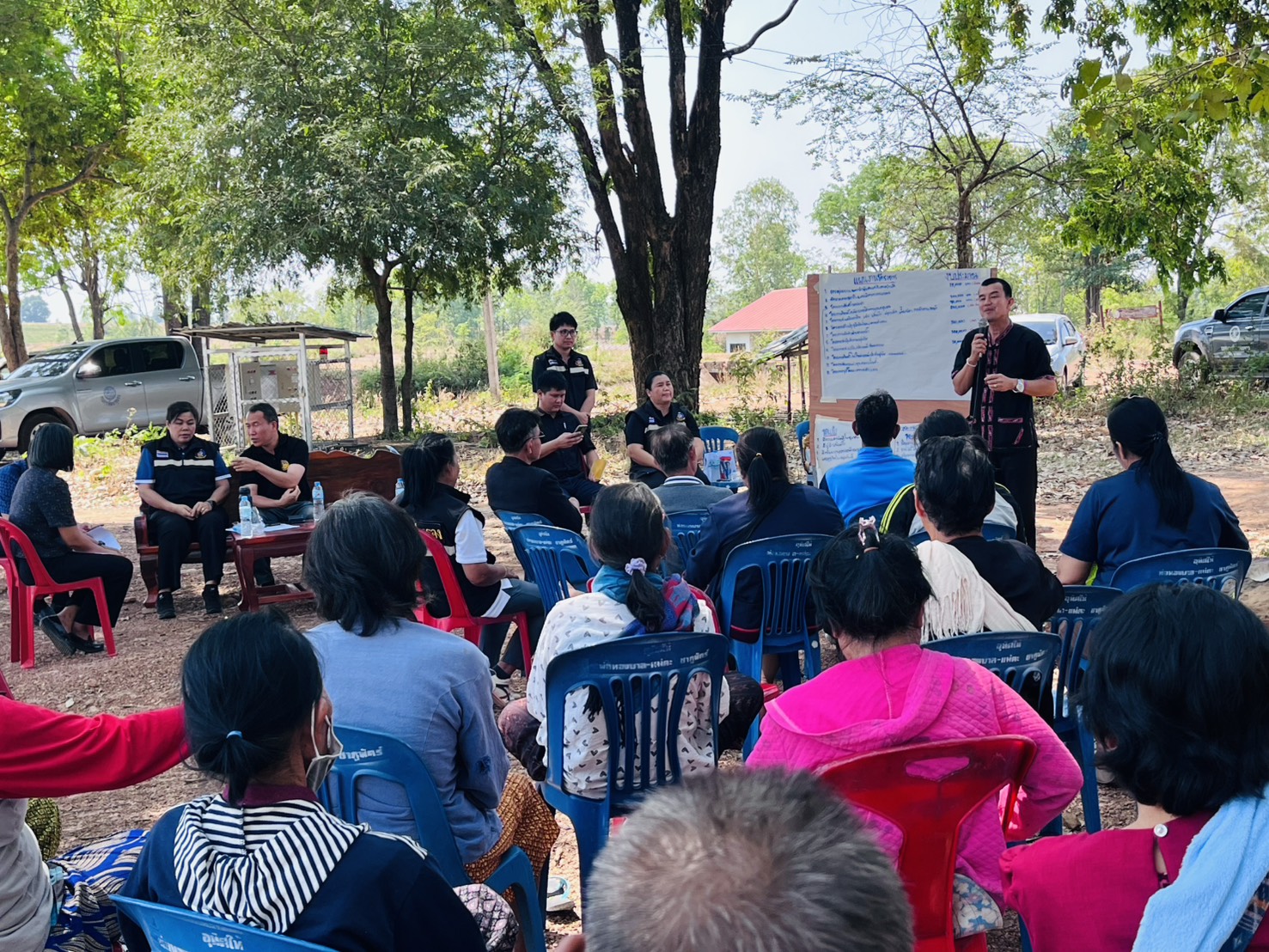 ประชุมประชาคมเพื่อจัดทำแผนพัฒนาหมู่บ้าน
